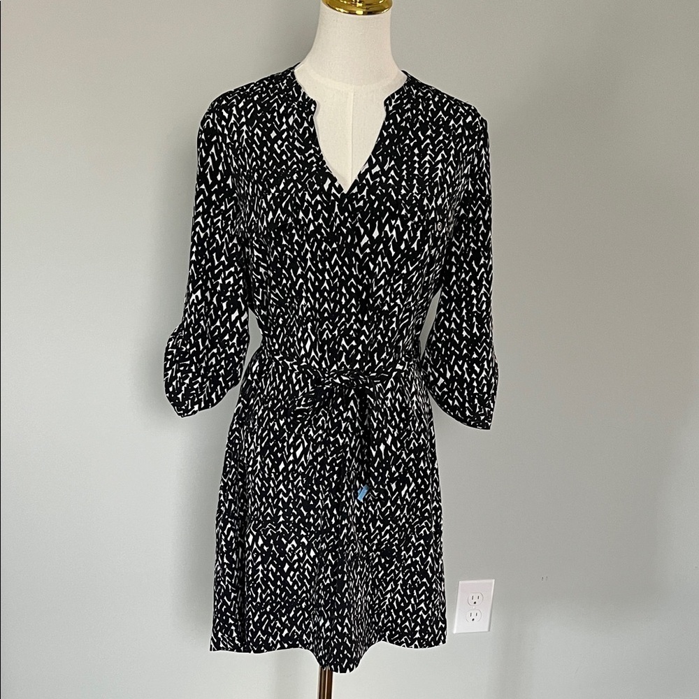 Express Black and White Printed Long-Sleeve Tie-Waist Dress